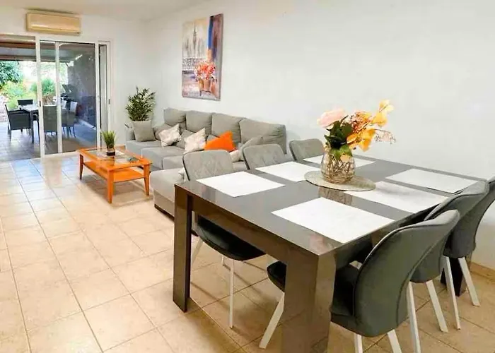 Residencial La Pineda & Anet Apartment *