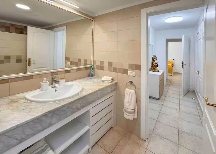 Apartment Residencial La Pineda & Anet *