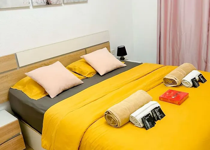 Apartment Residencial La Pineda & Anet